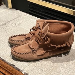 Laurentian Chief Tan Handmade Moccasins